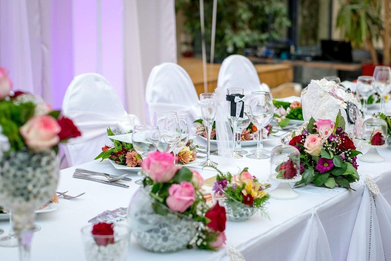 wedding reception, table setting, flower background-1284245.jpg